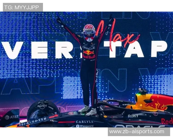 库尔图瓦观看F1荷兰大奖赛期间，现身法拉利P房并与乐扣同框